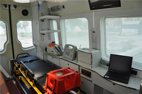 郓城县救护车内部